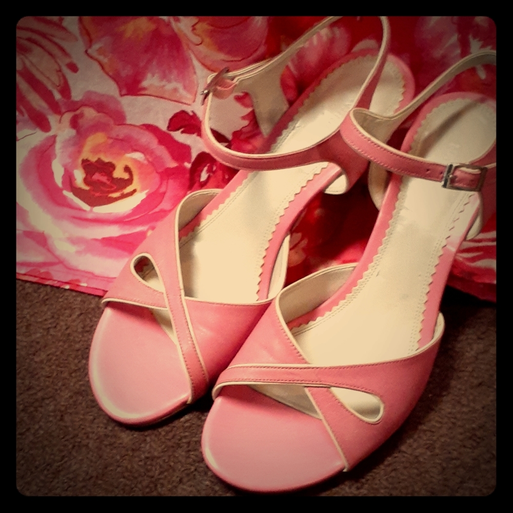 Naturalizer leather  pink heel /sandles